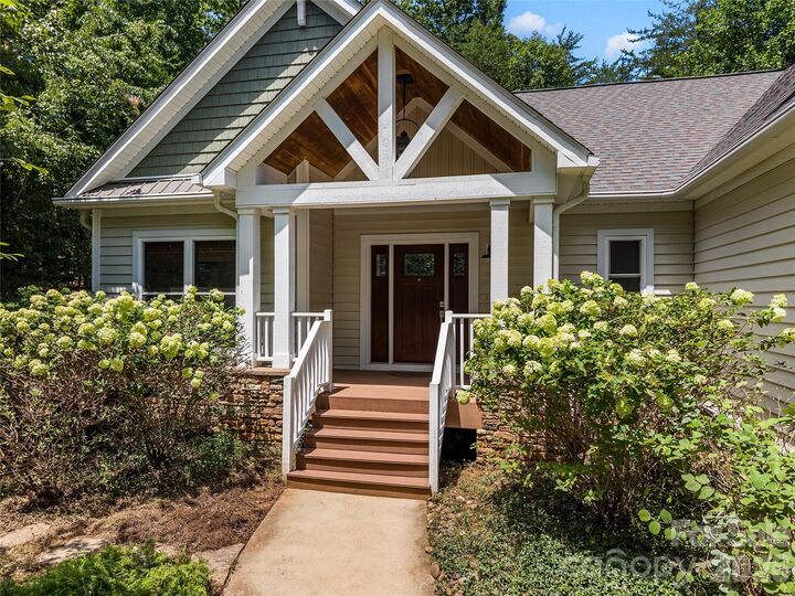 Property Photo: 240 Persimmon Hill Drive NC 28722