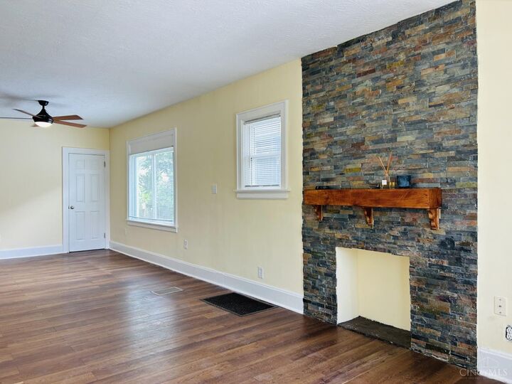 Property Photo: 1922 Dalewood Place OH 45237
