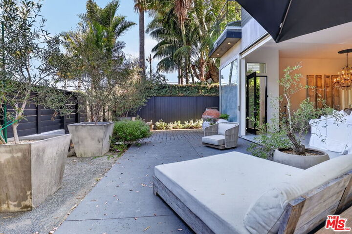 Property Photo: 2425 Clement Ave CA 90291