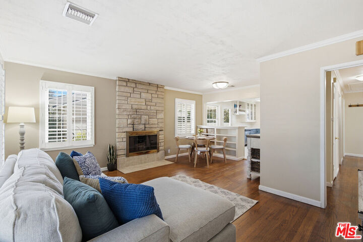 Property Photo: 2221 N Valley St CA 91505
