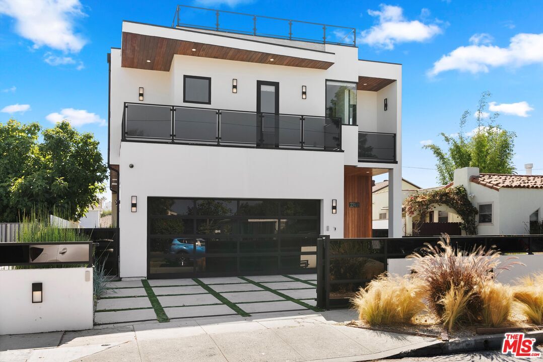 Property Photo:  2319 Penmar Ave  CA 90291 