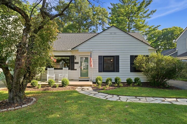 Property Photo: 308 E Beaumont Road OH 43214