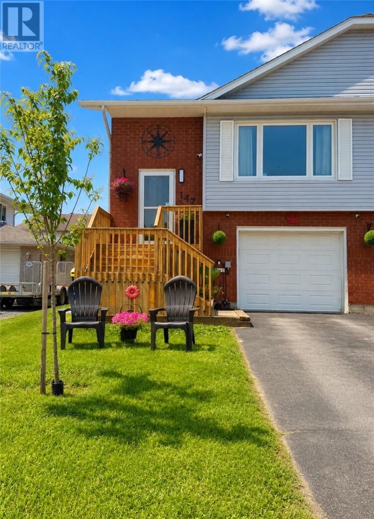 Property Photo: 142 Plumtree Crescent ON P3B 4G6