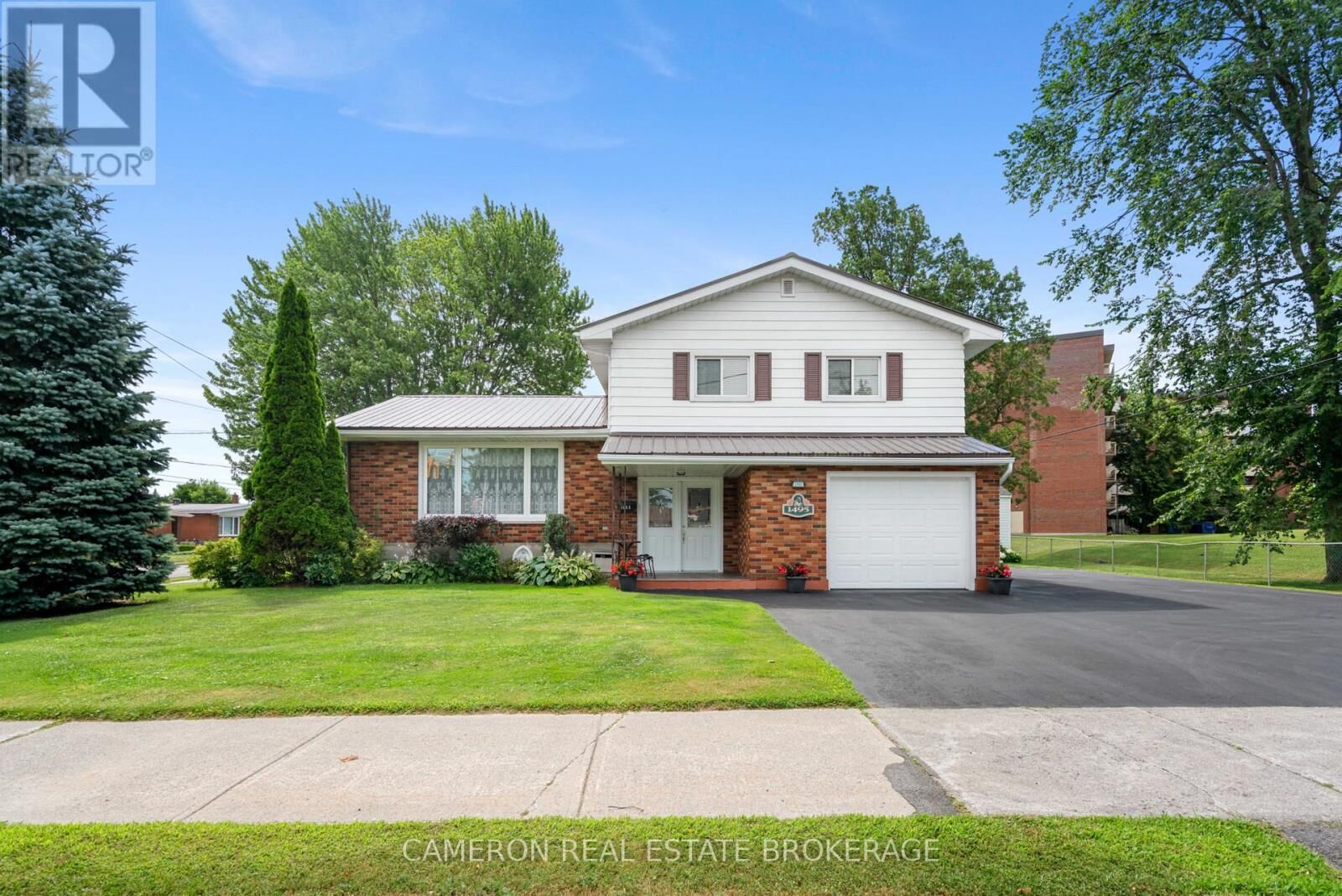 Property Photo: 1495 Second Street East ON K6H 2C2