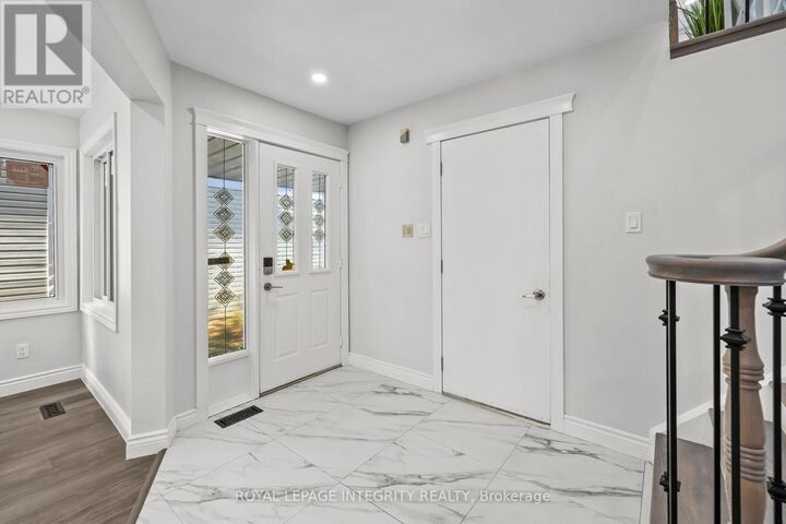 Property Photo:  83 Saddle Crescent  ON K1G 5L3 
