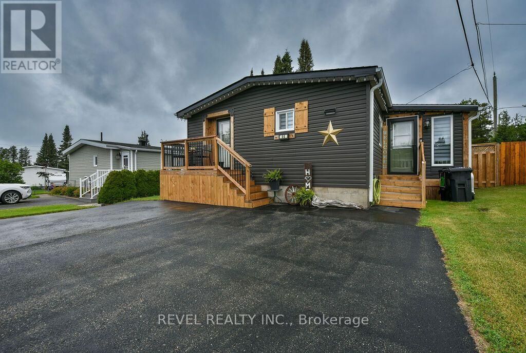 Property Photo:  44 Homestead Drive  ON P4N 8R9 