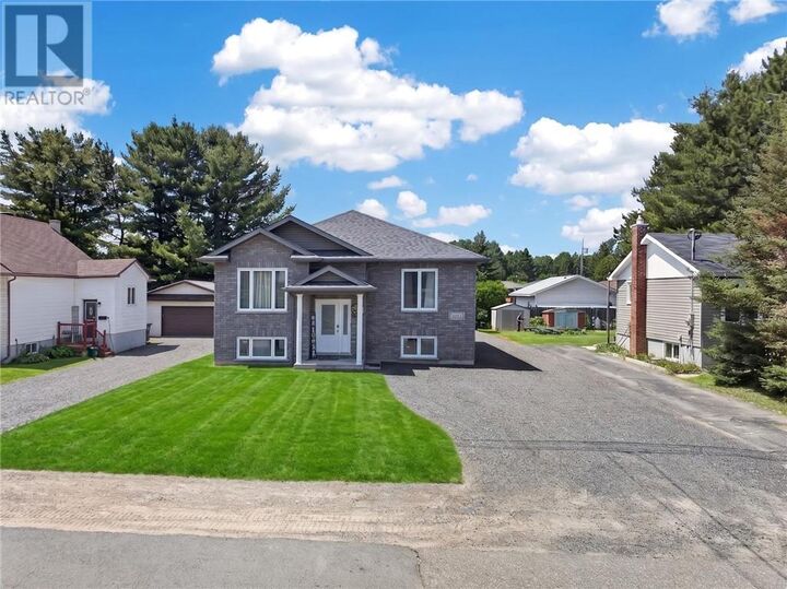 Property Photo: 4225 Frost Avenue ON P3P 1E3