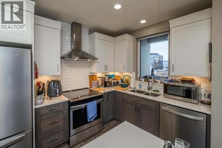Property Photo: 1087 6th Avenue 302 BC V2L 0E5