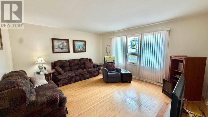 Property Photo: 906 Home Ave ON P7E 3B3