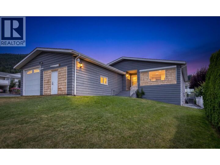 Property Photo:  614 16th Avenue North  BC V0B 1G5 