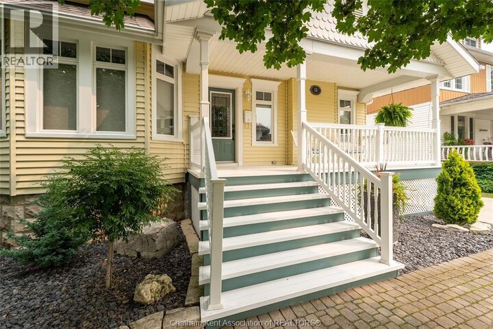 Property Photo: 15 Ellwood Avenue ON N7M 3K2