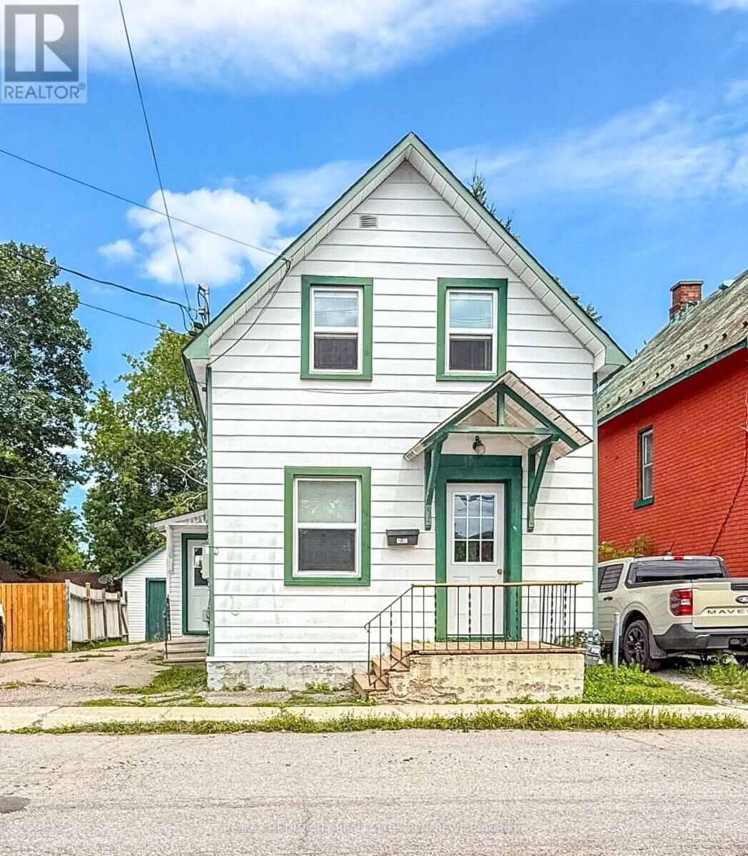 Property Photo: 143 Bonnechere Street South ON K7V 1Z6