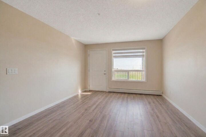 Property Photo: 7331 South Terwillegar Drive NW 6211 AB T6R 0L9