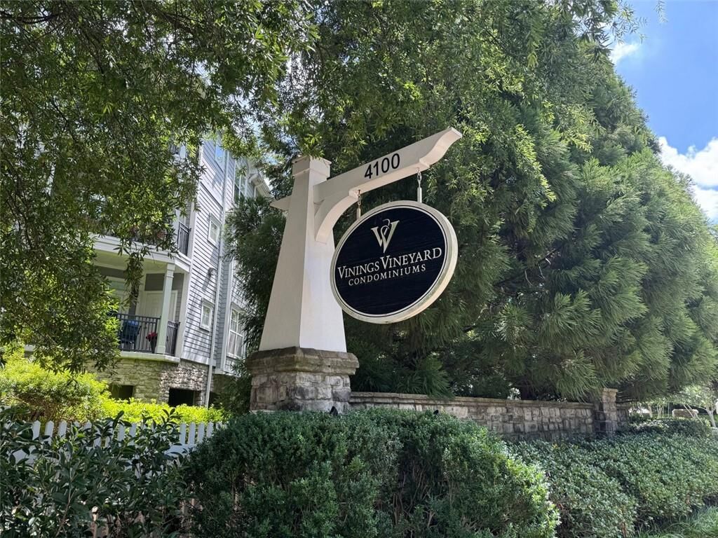 Property Photo:  4100 Paces Walk SE 1102  GA 30339 