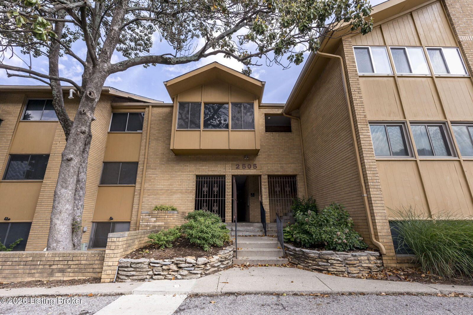 Property Photo:  2505 Brownsboro Rd Apt B5  KY 40206 