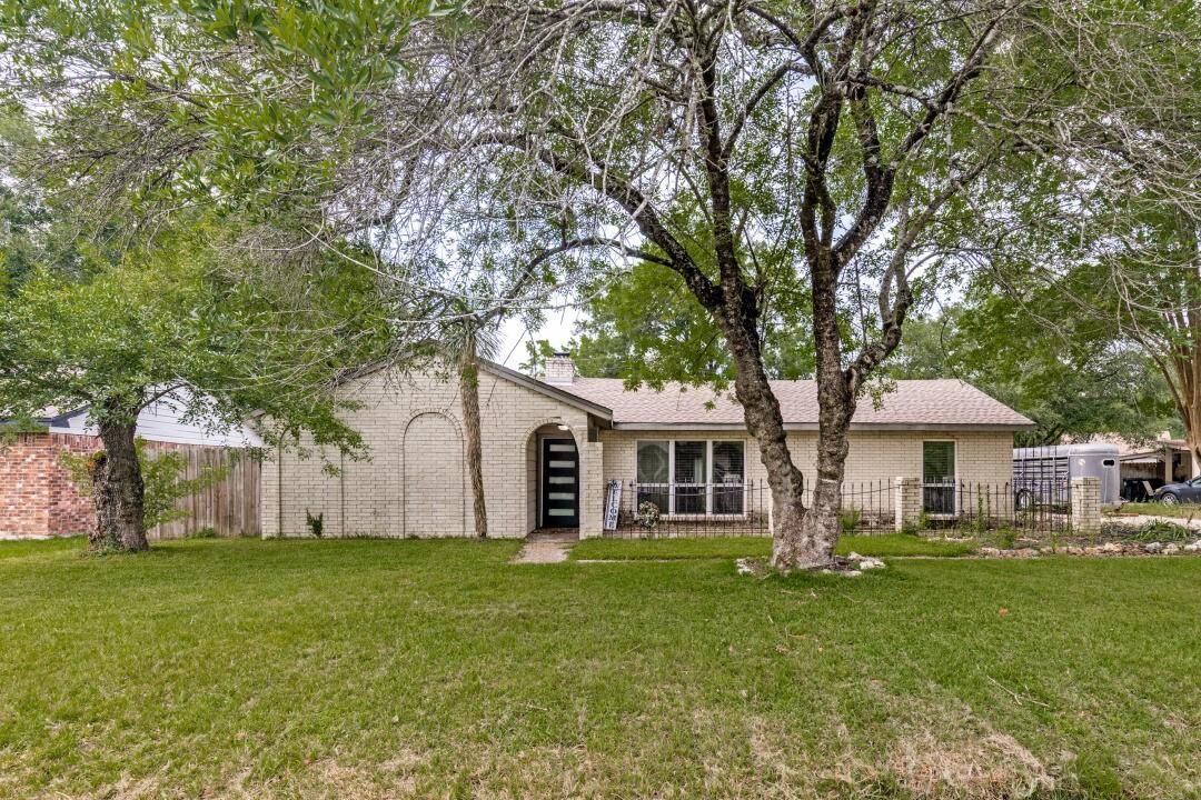 Property Photo: 2511 River Ridge TX 77385