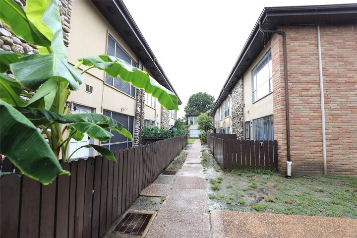 Property Photo: 7047 Bissonnet Street 37 TX 77074