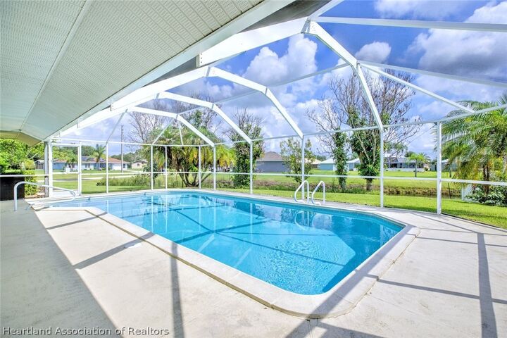 Property Photo:  825 Holly Drive  FL 33876 