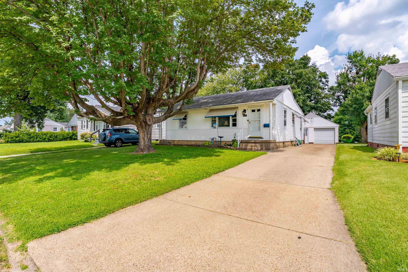 Property Photo:  817 N Kelsey Avenue  IN 47711 