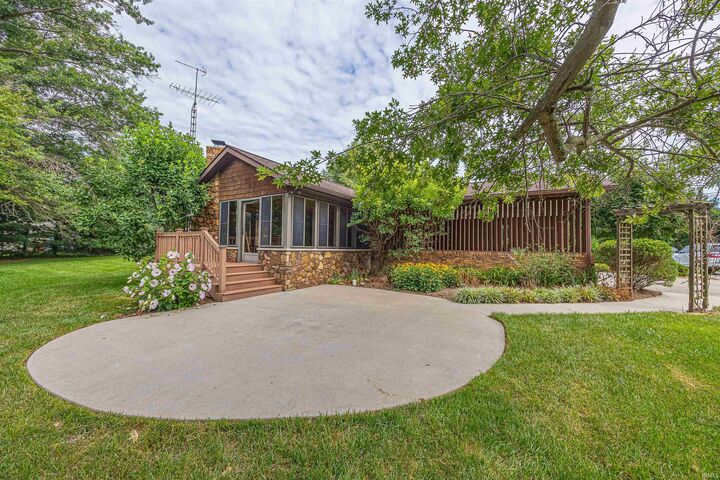 Property Photo: 648 E 450S Road IN 47542