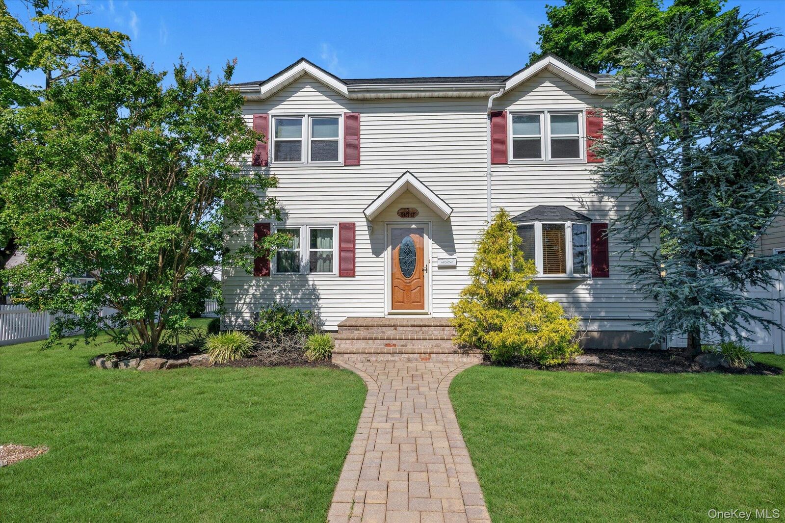 Property Photo:  2 East Court  NY 11714 