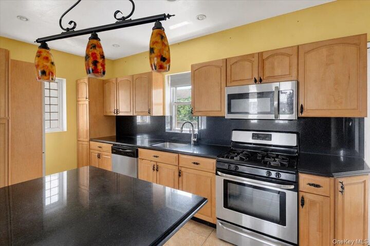 Property Photo: 227 Calhoun Avenue NY 10465