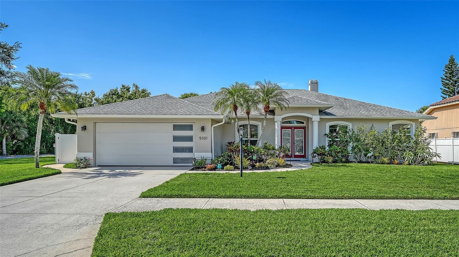 Property Photo:  5101 Sunnydale Circle N  FL 34233 