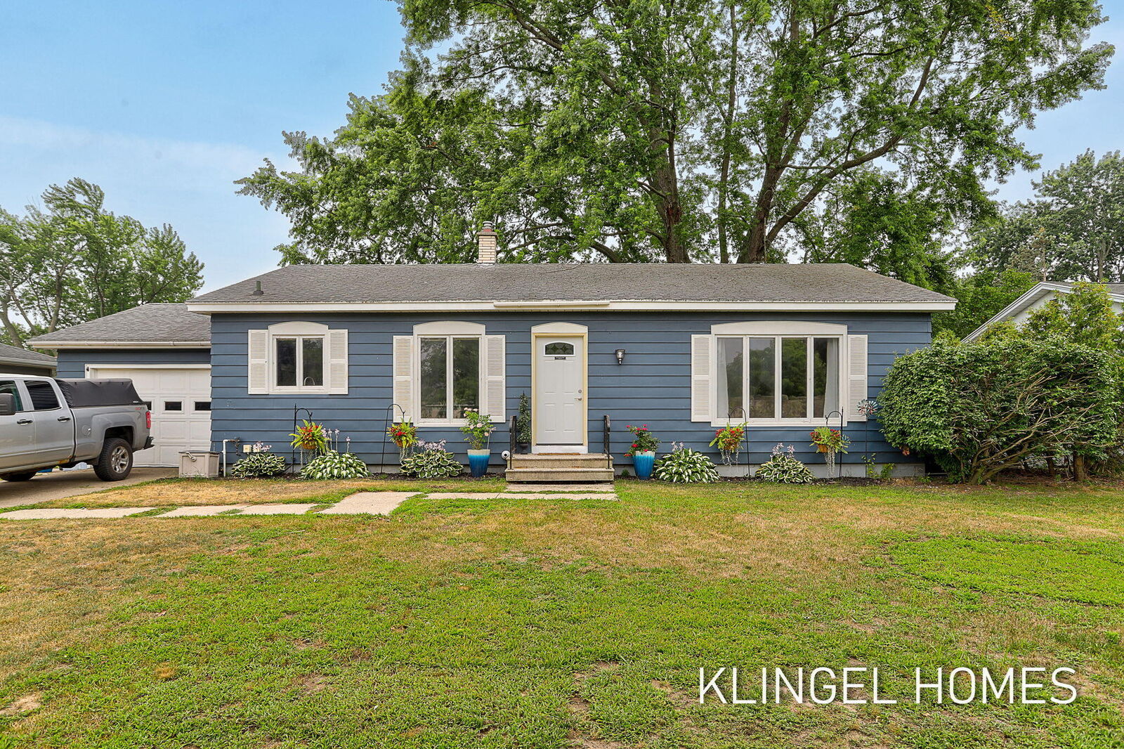 Property Photo:  1144 Oakes Avenue  MI 49417 