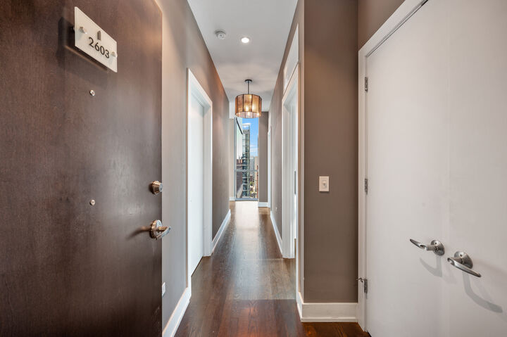 Property Photo: 110 W Superior Street 2603 IL 60654