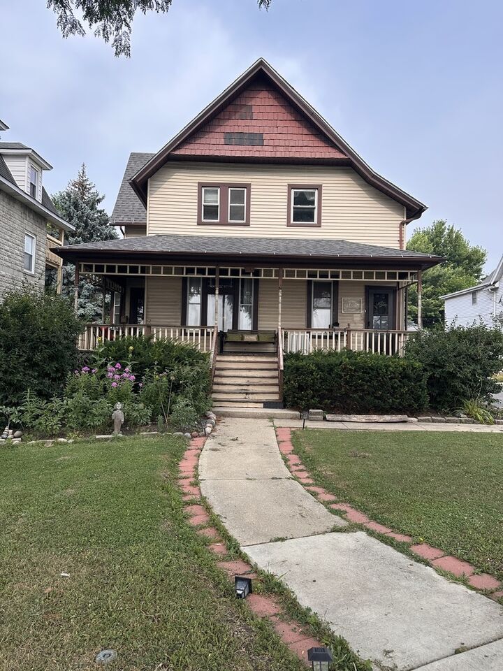 Property Photo: 430 N La Grange Road IL 60526