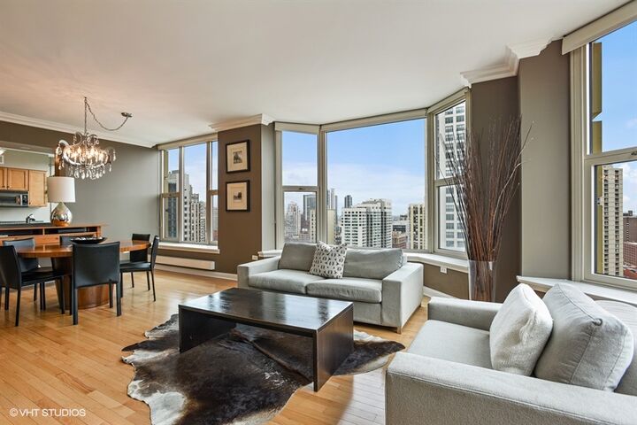Property Photo:  25 E Superior Street 2102  IL 60611 