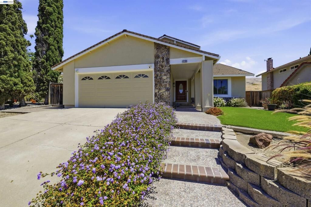 Property Photo: 47108 Yucatan Dr CA 94539