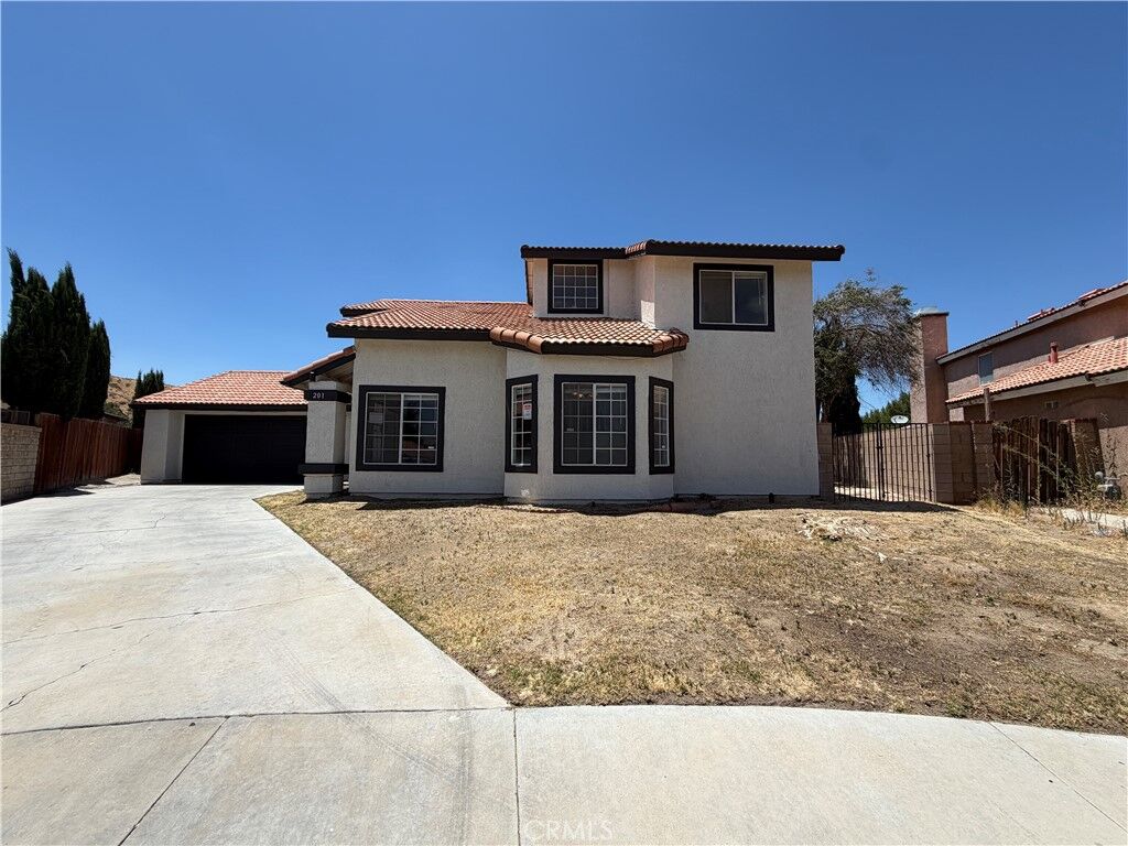 Property Photo: 201 Tahquitz Place CA 93550