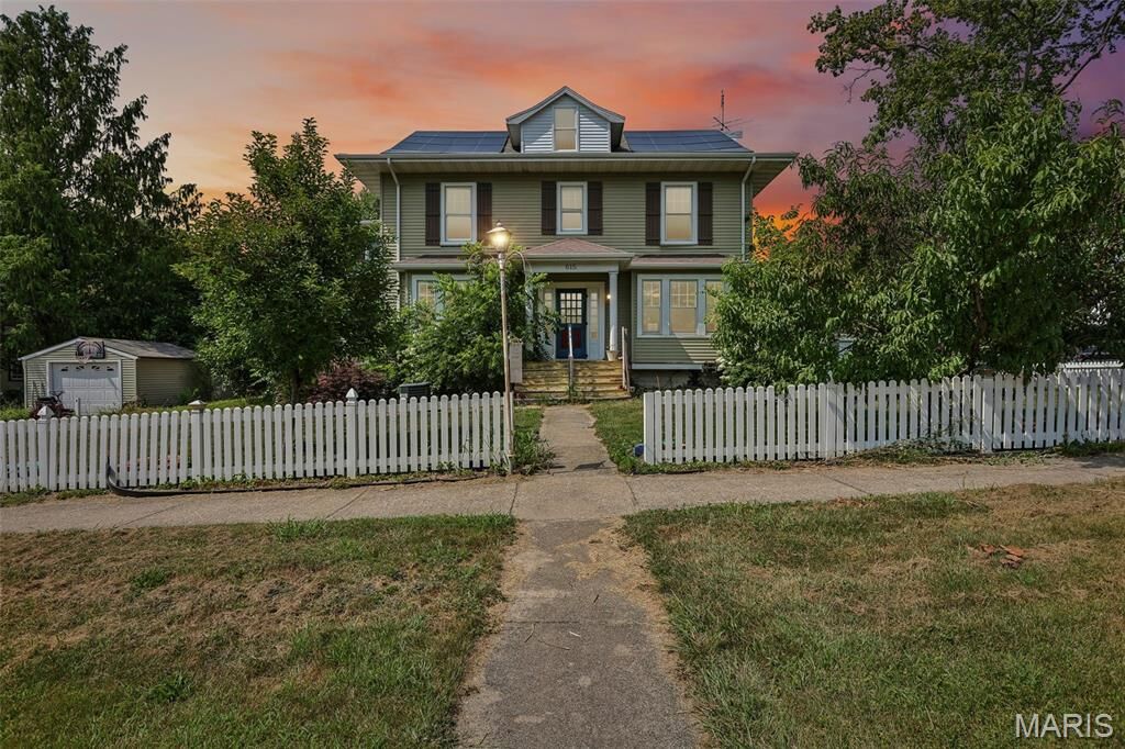 Property Photo:  615 W Tremont Street  IL 62049 