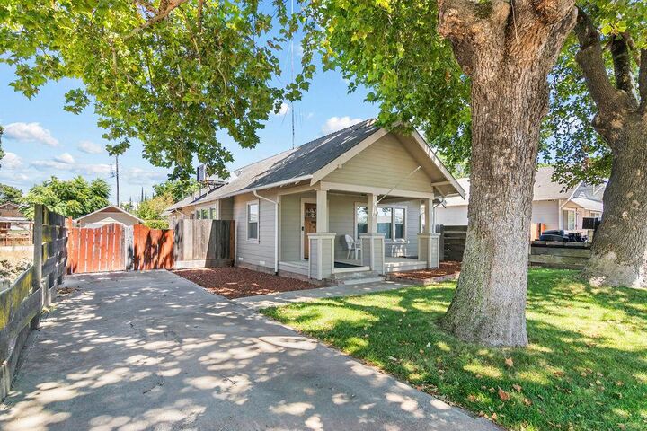 Property Photo:  403 Davitt Avenue  CA 95361 
