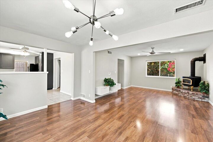Property Photo: 6701 Hillglen Way CA 95628
