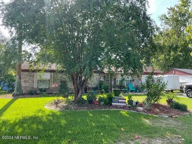 Property Photo: 1651 Lisa Dawn Drive FL 32068