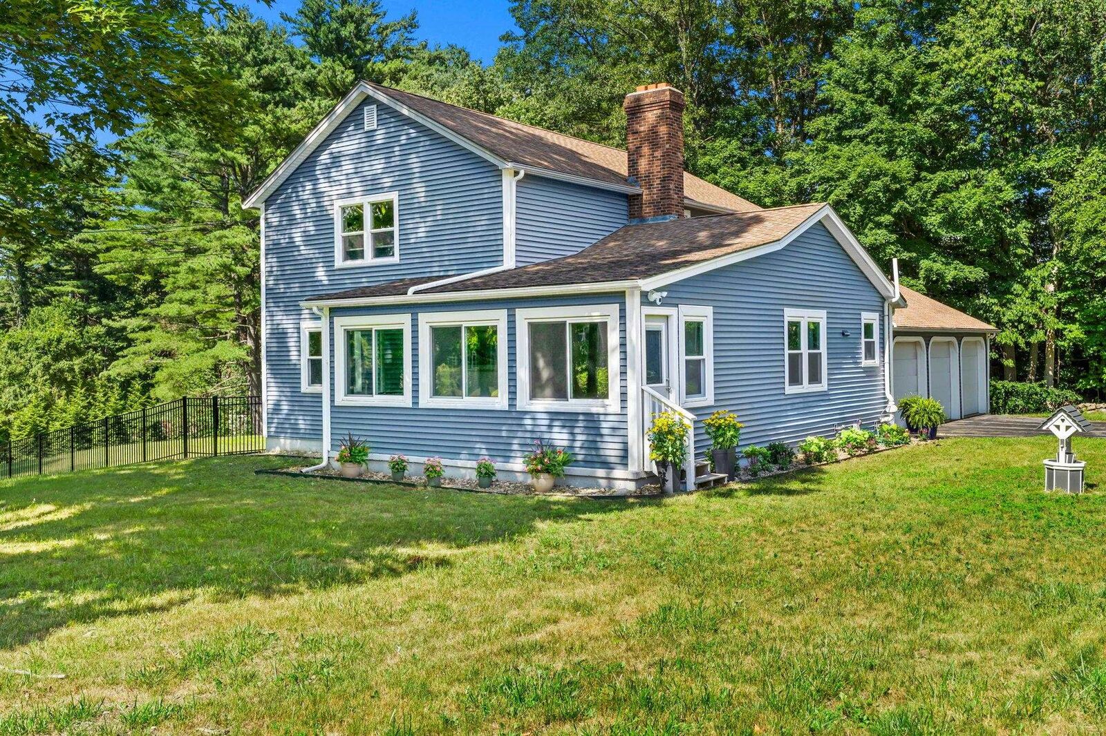 Property Photo: 29 Harris Road NH 03087