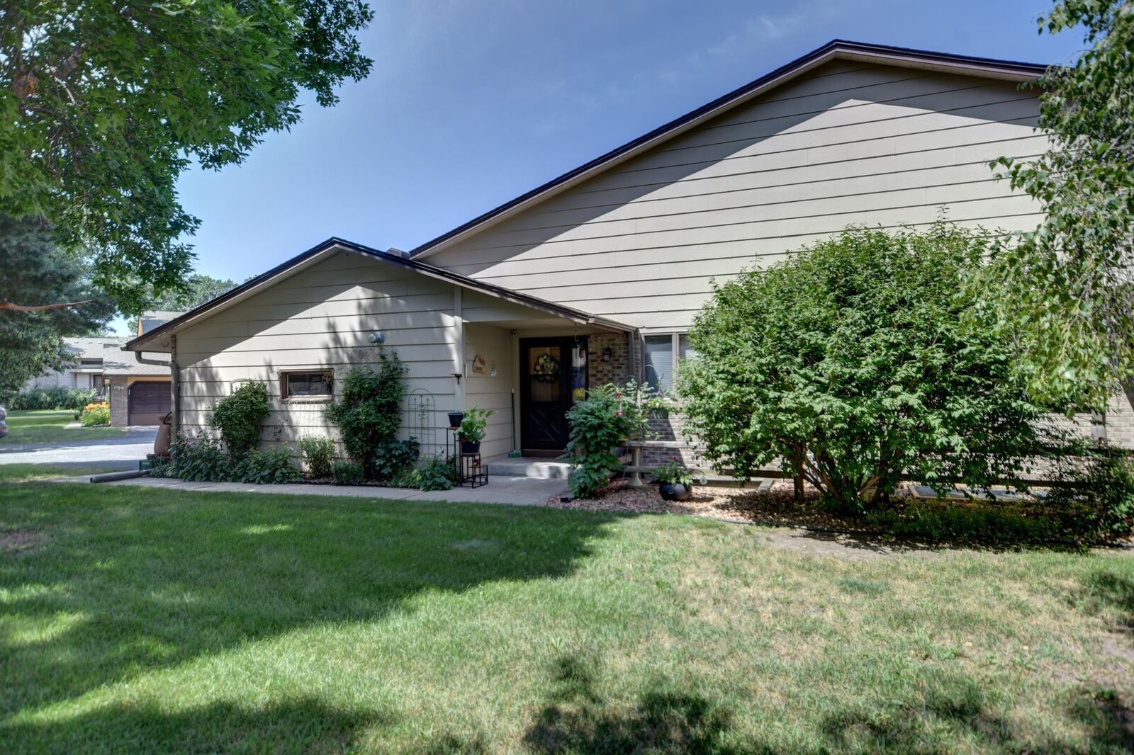 Property Photo: 1539 Pheasantwood Trail MN 55057