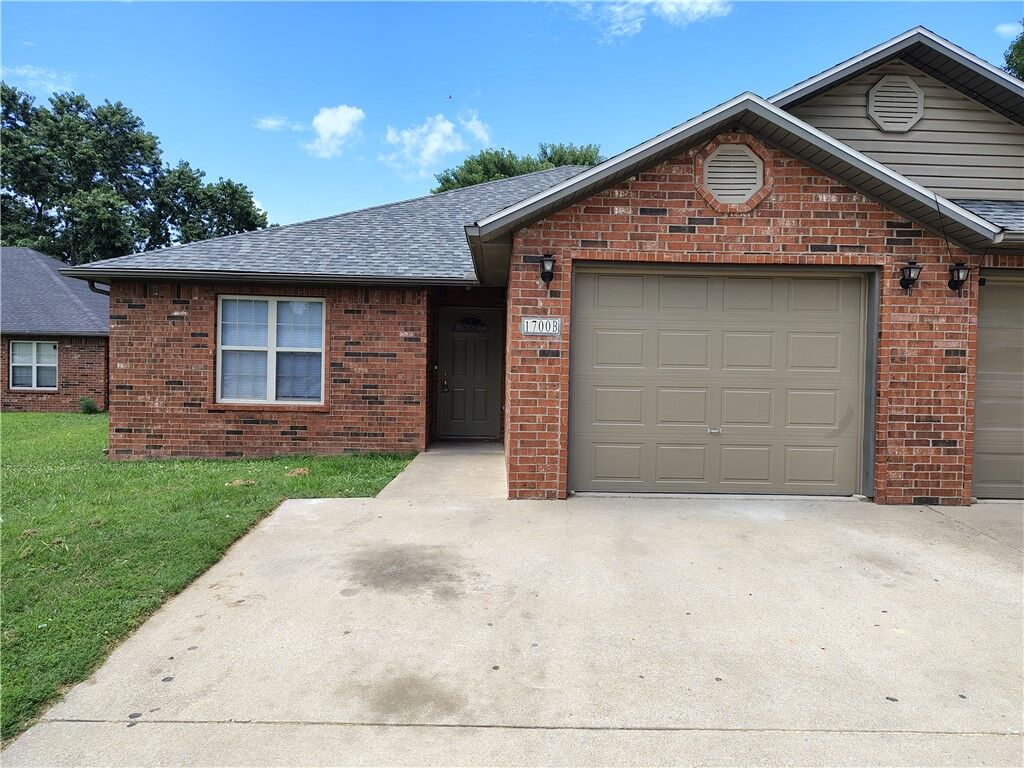 Property Photo: 1700 Joshua Place B AR 72764