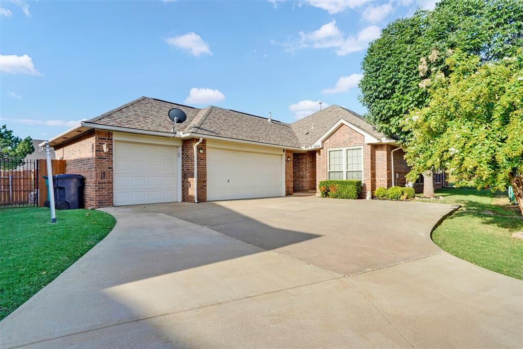 Property Photo:  6924 NW 134th Terrace  OK 73142 