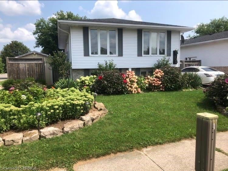 Property Photo: 1 Osijek Crescent ON N3P 1Z3