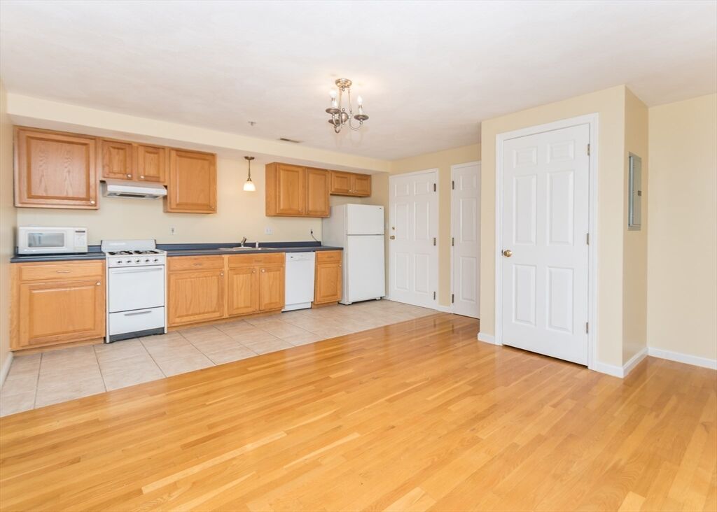 Property Photo: 10 Middle Street Ct 7 MA 02451