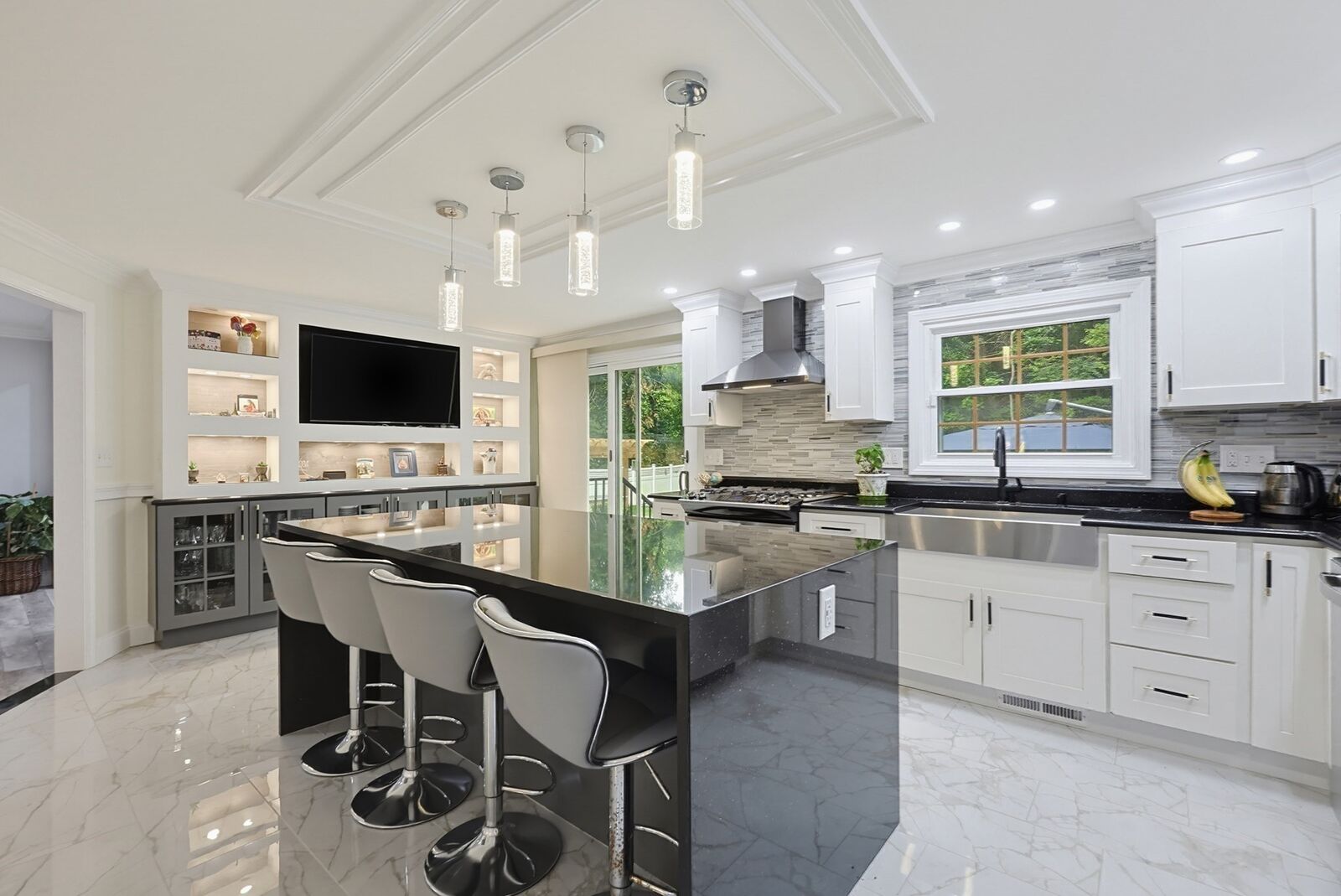 Property Photo:  5 Saw Mill Pond Road  MA 02067 