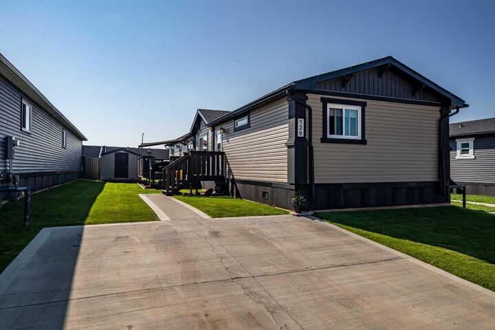Property Photo: 84 Ave 129-11850 AB T8W 0M4
