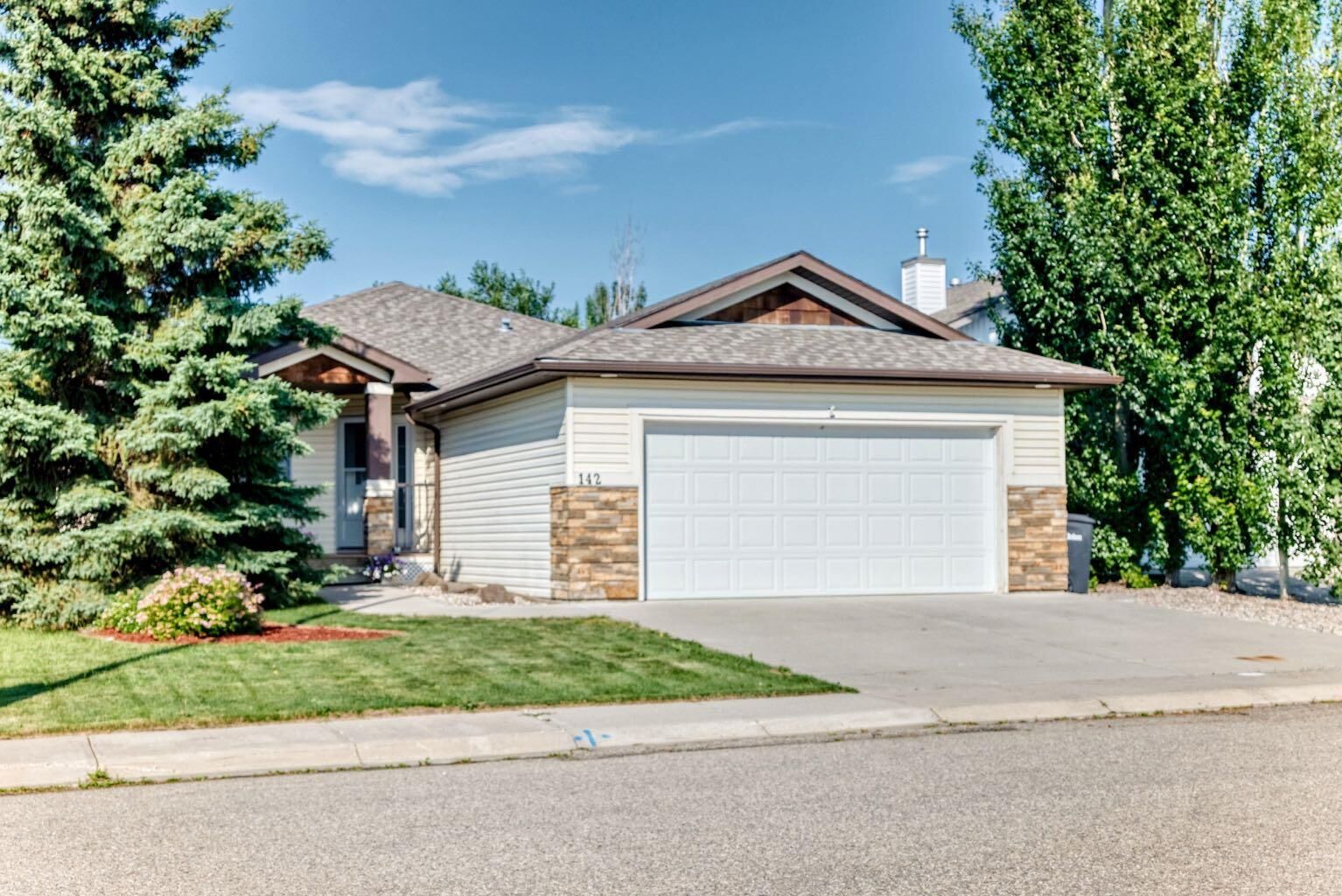 Property Photo: 142 Strathmore Lakes Place AB T1P 1Y6