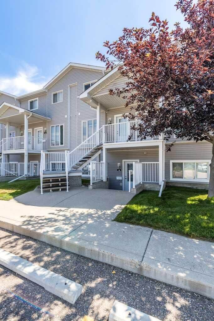 Property Photo: 72 Northlands Pointe NE AB T1C 0C5