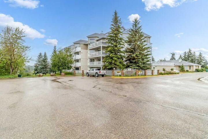 Property Photo:  6118 53 Avenue 211  AB T4N 6P7 