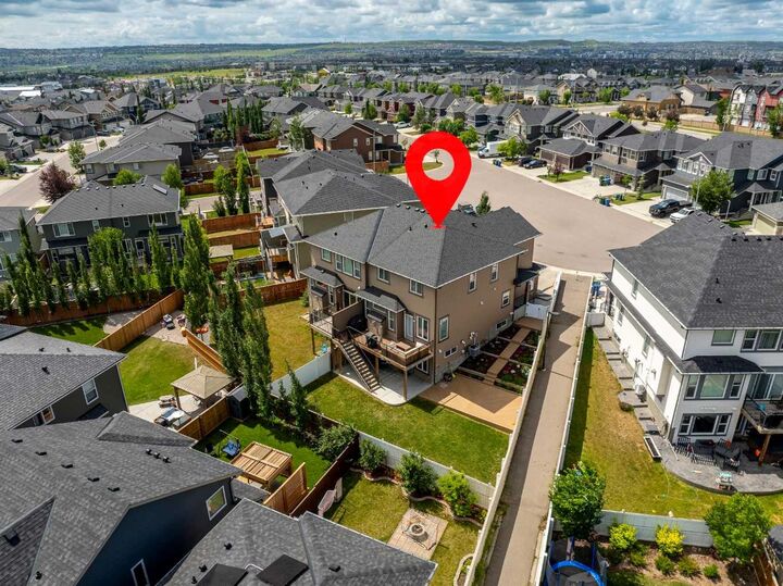 Property Photo:  25 Evansglen Mews NW  AB T3P 0P1 
