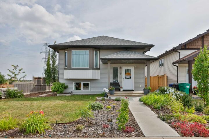 1002 Alice Birch Point N — photo 1